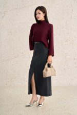 High-quality straight sweater with high neck and wide sleeves