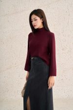 High-quality straight sweater with high neck and wide sleeves