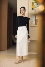 High-quality, stretchy, off-the-shoulder sweater