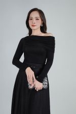 High-quality, stretchy, off-the-shoulder sweater