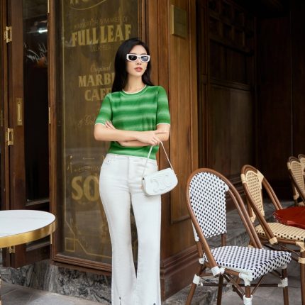 High quality sweater with round neck and elastic waistband
