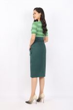 High quality sweater with round neck and elastic waistband