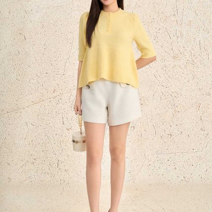 High-quality sweater with round neck, half sleeves and fashionable stylized body