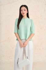 High-quality sweater with round neck, half sleeves and fashionable stylized body