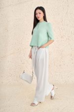 High-quality sweater with round neck, half sleeves and fashionable stylized body