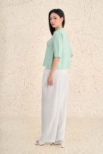 High-quality sweater with round neck, half sleeves and fashionable stylized body
