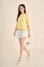 High-quality sweater with round neck, half sleeves and fashionable stylized body
