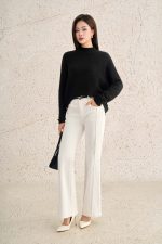 High-quality sweater with round neck, long sleeves and fashionable tail hem