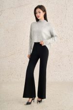High-quality sweater with round neck, long sleeves and fashionable tail hem