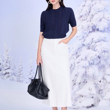 High quality sweater with round neck, short sleeves, fashionable elastic hem