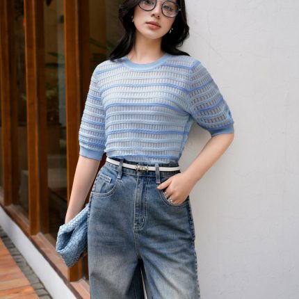High-quality sweater with round neck, short sleeves, fashionable elastic hem