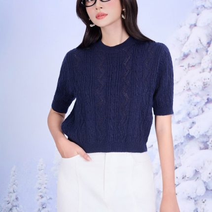 High quality sweater with round neck, short sleeves, fashionable elastic hem