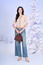 High-quality sweater with V-neck, short sleeves, slightly puffed body with pearl buttons, fashionable elastic hem