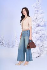 High-quality sweater with V-neck, short sleeves, slightly puffed body with pearl buttons, fashionable elastic hem