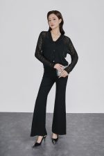 High-quality thin wool fabric sweater with V-neck slit and fashionable stone buttons