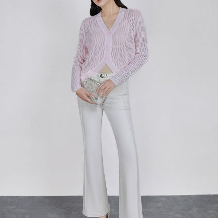 High-quality thin wool fabric sweater with V-neck slit and fashionable stone buttons