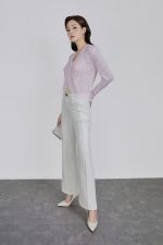 High-quality thin wool fabric sweater with V-neck slit and fashionable stone buttons