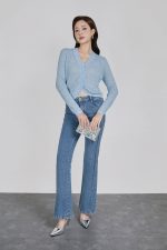 High-quality thin wool fabric sweater with V-neck slit and fashionable stone buttons