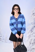 High-quality wool coat with V-neck, puffed sleeves, slim hem, fashionable style