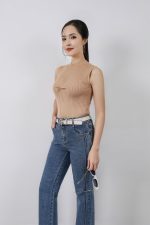High-quality wool knitted T-shirt with high neckline and chest attached to fashion accessories
