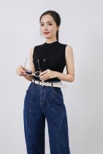 High-quality wool knitted T-shirt with high neckline and chest attached to fashion accessories