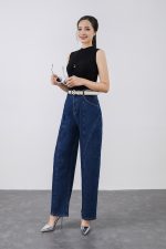 High-quality wool knitted T-shirt with high neckline and chest attached to fashion accessories