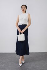 High-quality wool knitted T-shirt with high neckline and chest attached to fashion accessories