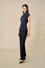High-quality wool knitted T-shirt with round neck, shoulder-shaped shoulder pattern, rhinestoned hem, fashionable bias hem