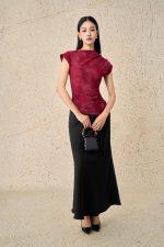 High-quality wool knitted T-shirt with round neck, shoulder-shaped shoulder pattern, rhinestoned hem, fashionable bias hem