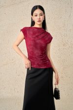 High-quality wool knitted T-shirt with round neck, shoulder-shaped shoulder pattern, rhinestoned hem, fashionable bias hem