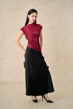 High-quality wool knitted T-shirt with round neck, shoulder-shaped shoulder pattern, rhinestoned hem, fashionable bias hem