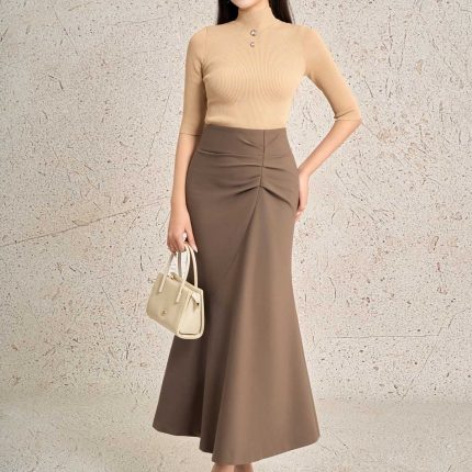 High-quality wool sweater with round neck and fashionable stone embellished body with stylish pockets