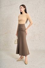 High-quality wool sweater with round neck and fashionable stone embellished body with stylish pockets