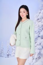 High-quality wool sweater with round neck and stylish stone embellished body with stylish pockets