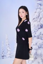 High-quality wool sweater with slim V-neck, slightly puffed sleeves and fashionable patterned body
