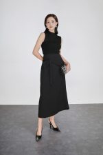 High-quality wool sweater with stretchy, sleeveless high neck fashion