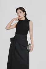 High-quality wool sweater with stretchy, sleeveless high neck fashion