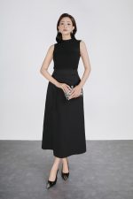 High-quality wool sweater with stretchy, sleeveless high neck fashion