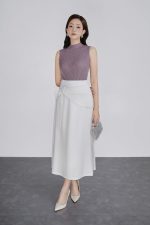 High-quality wool sweater with stretchy, sleeveless high neck fashion