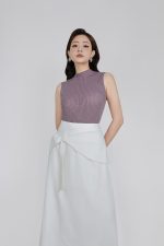 High-quality wool sweater with stretchy, sleeveless high neck fashion