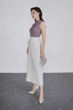High-quality wool sweater with stretchy, sleeveless high neck fashion