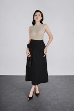 High-quality wool sweater with stretchy, sleeveless high neck fashion