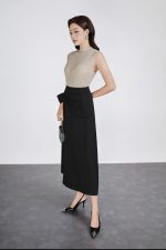 High-quality wool sweater with stretchy, sleeveless high neck fashion