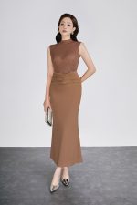 High-quality wool sweater with stretchy, sleeveless high neck fashion