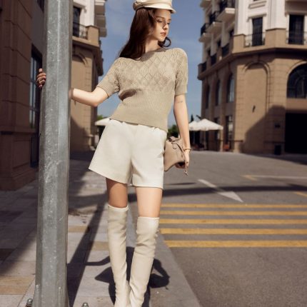 High-quality woven sweater with plaid pattern and short sleeves