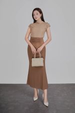 Knitted T-shirt in wrinkled wool fabric with a straight fit, high neck, shoulder-length sleeves, pleated pleated shirt, styled