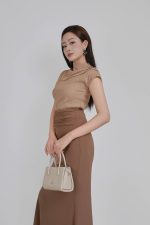 Knitted T-shirt in wrinkled wool fabric with a straight fit, high neck, shoulder-length sleeves, pleated pleated shirt, styled
