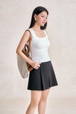 Knitted T-shirt with square neck and flared waist