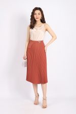 Silk two-piece shirt with loose-fitting collar and style