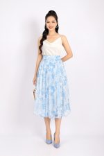 Silk two-piece shirt with loose-fitting collar and style